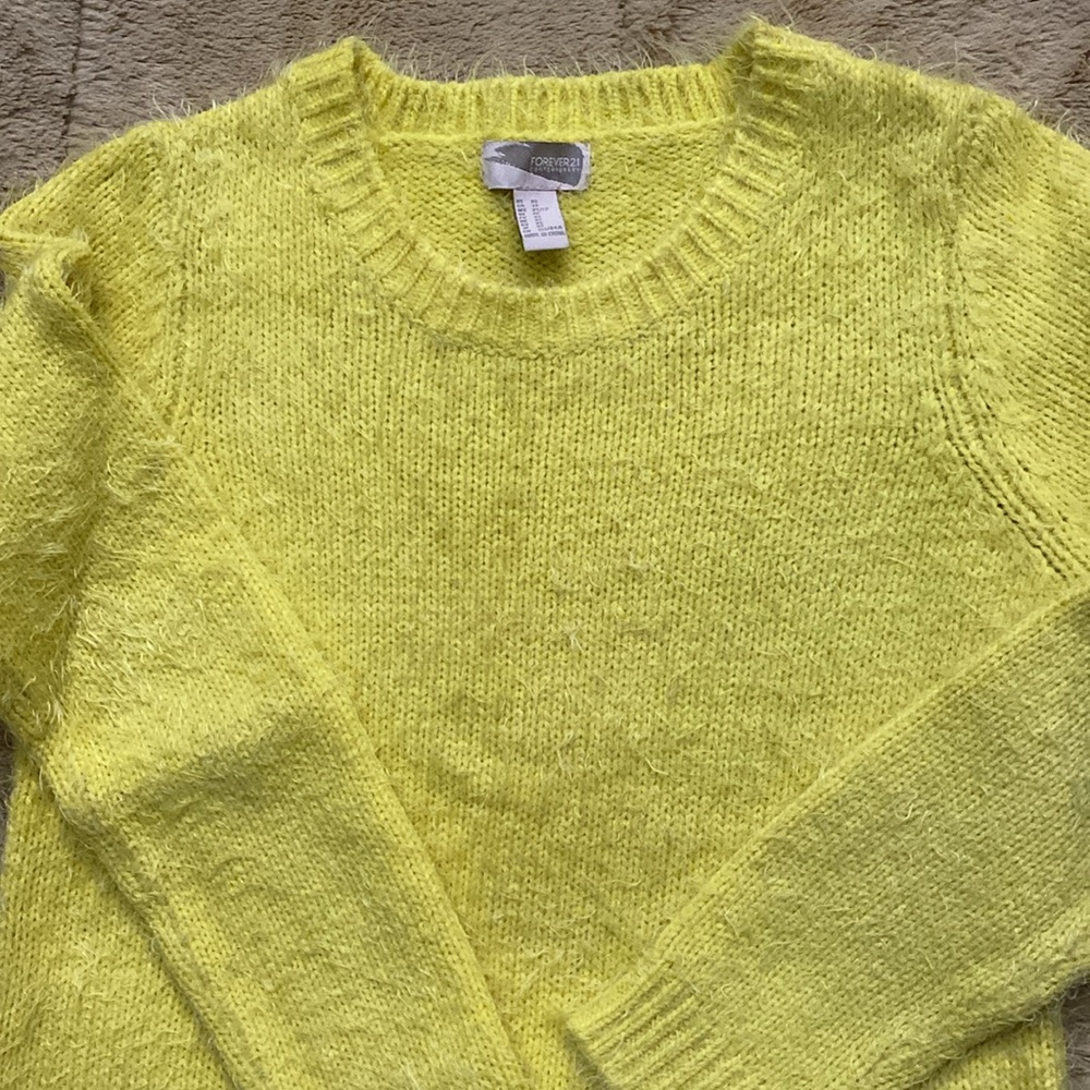 💛 Cozy Sweater - Picture 6 of 6